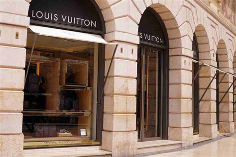 dove si trova la fabbrica louis vuitton|Louis Vuitton catalogo.